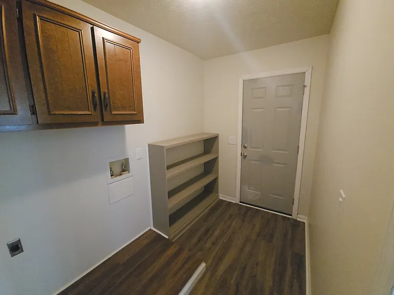 5727 Lexington Dr — Photo 15