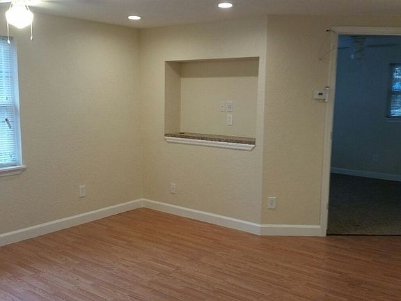 209 E Ridgewood Apartment pic B