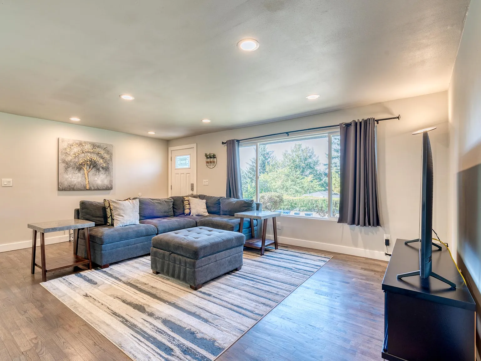 3 bed, 1280 sqft, $4,750 — Photo 3