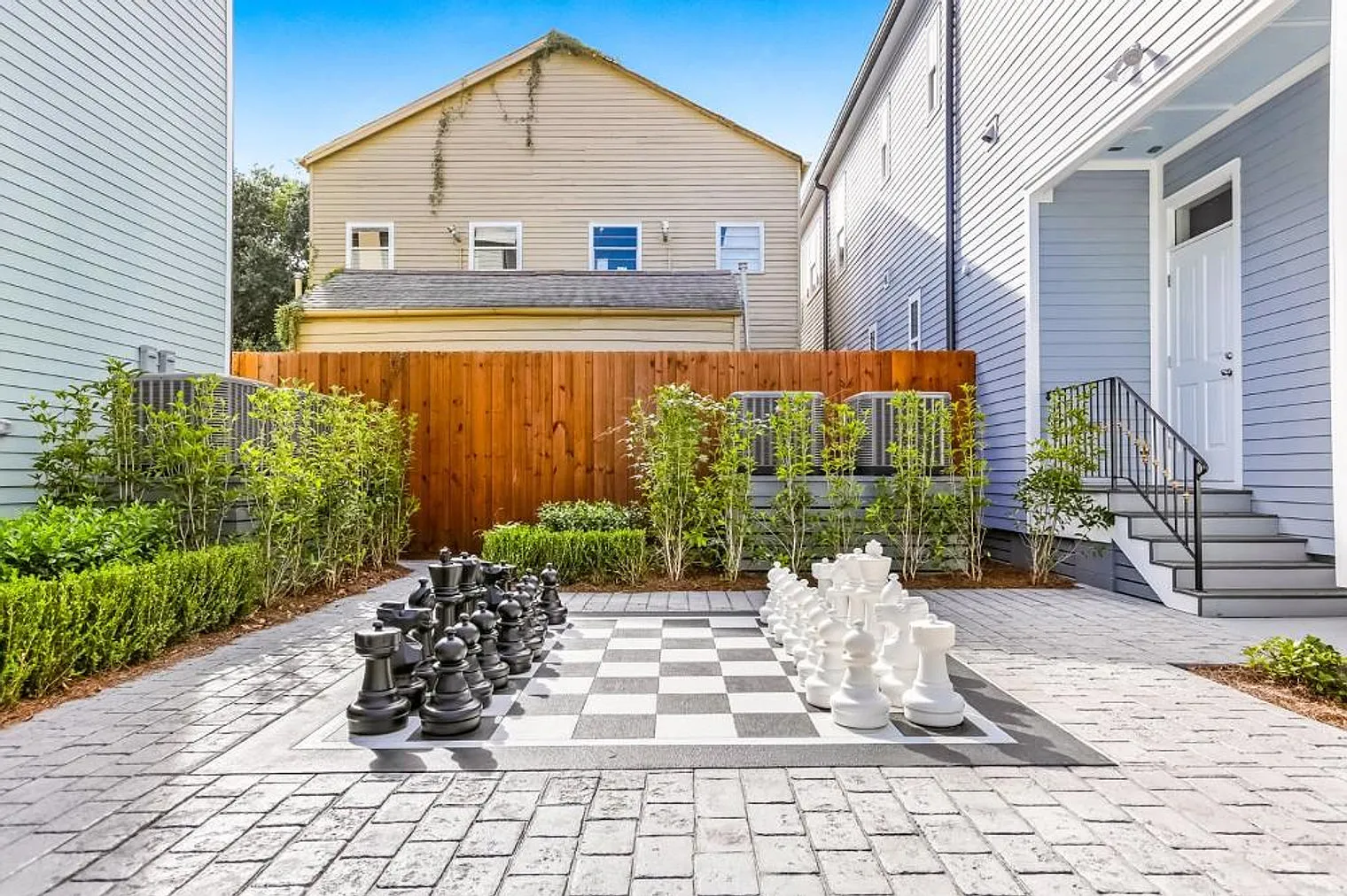 1208 Carondelet St — Photo 3