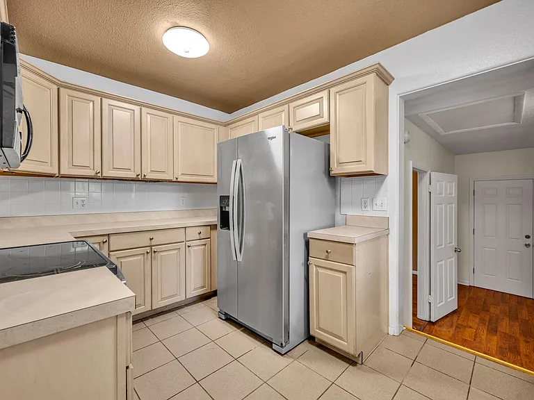 1816 Mizell Ave — Photo 17