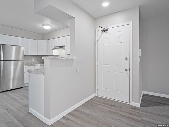 4th image of 410 Fox Shores Dr #6