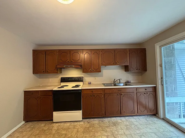 1868 Livingston Rd — Photo 14