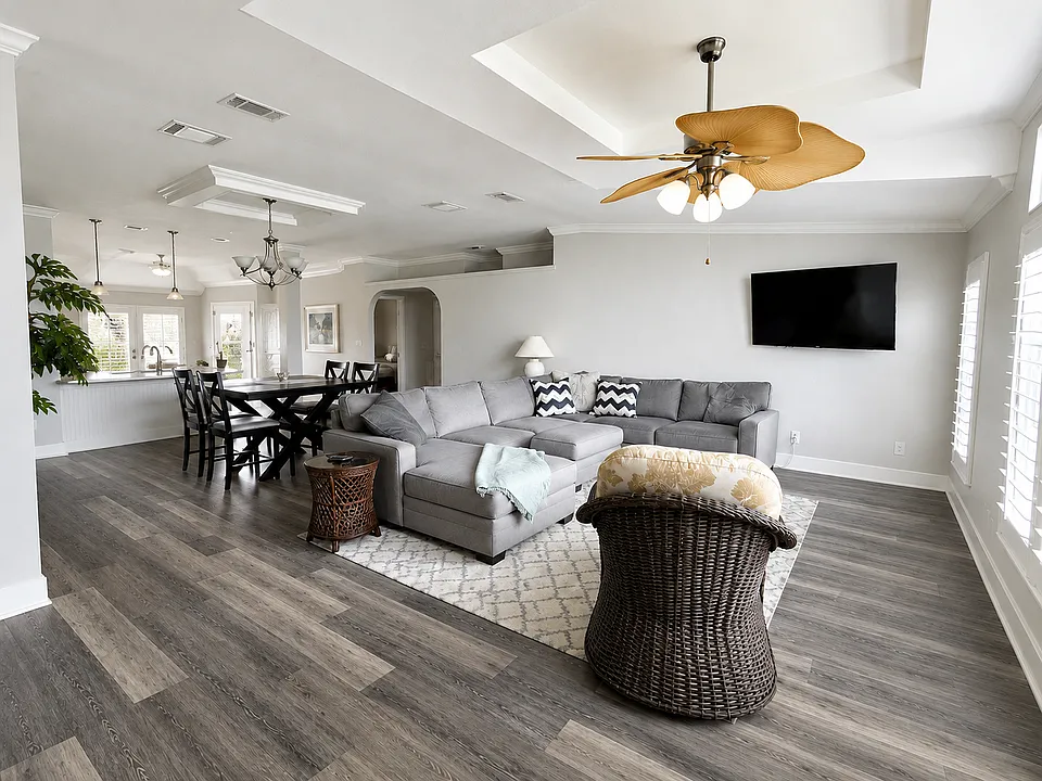 11390 Bayside Blvd
