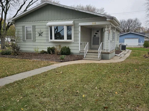 303 M St, Aurora, NE 68818