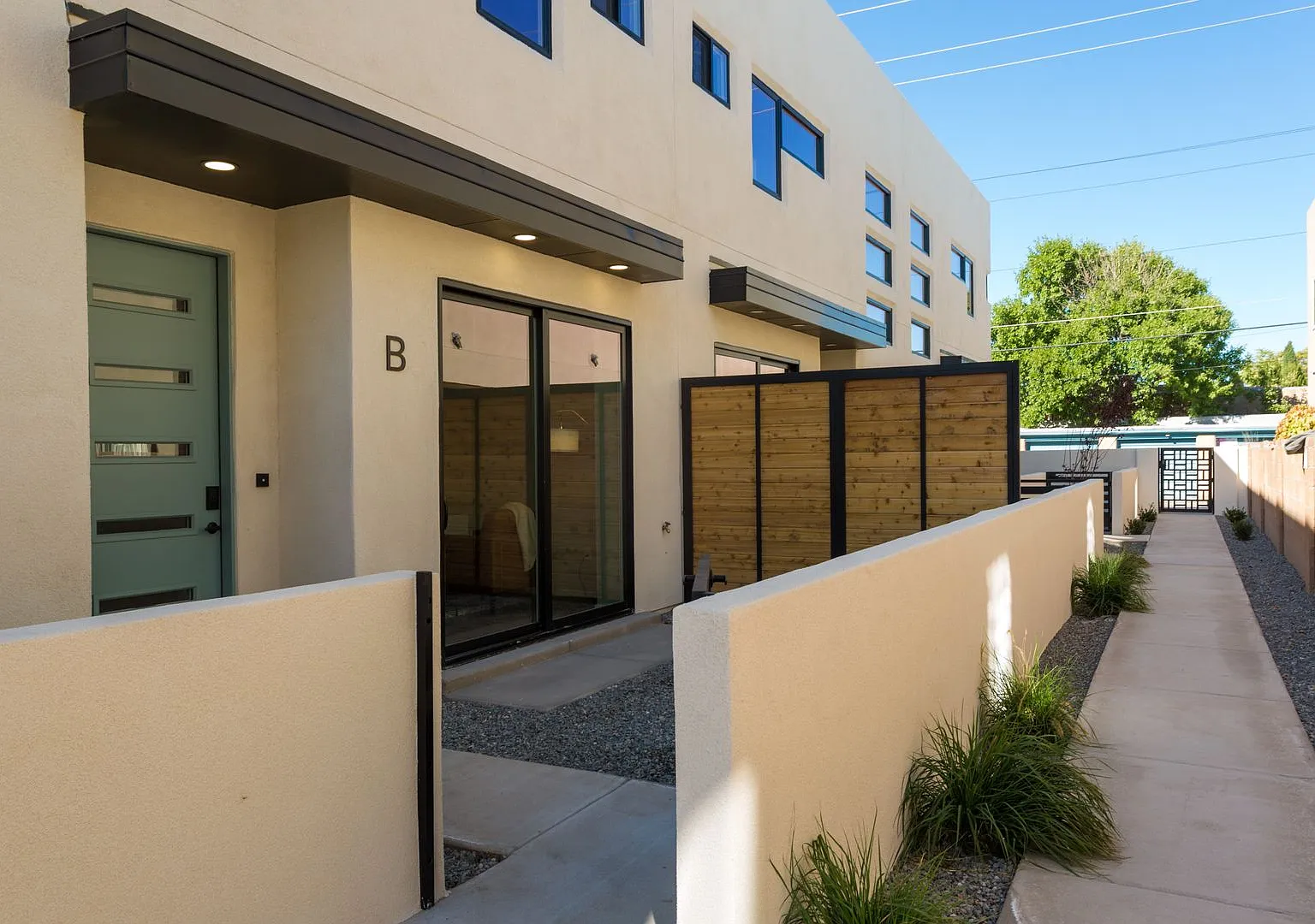 Immediate Move In Available! — Photo 2