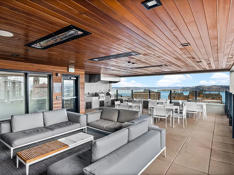 Stadium Apartments — Photo 14
