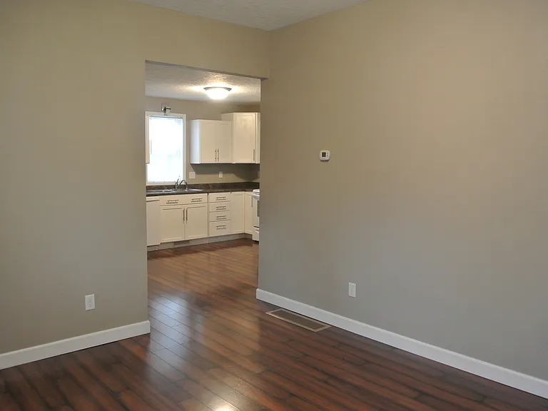 715 4th St NW — Photo 2