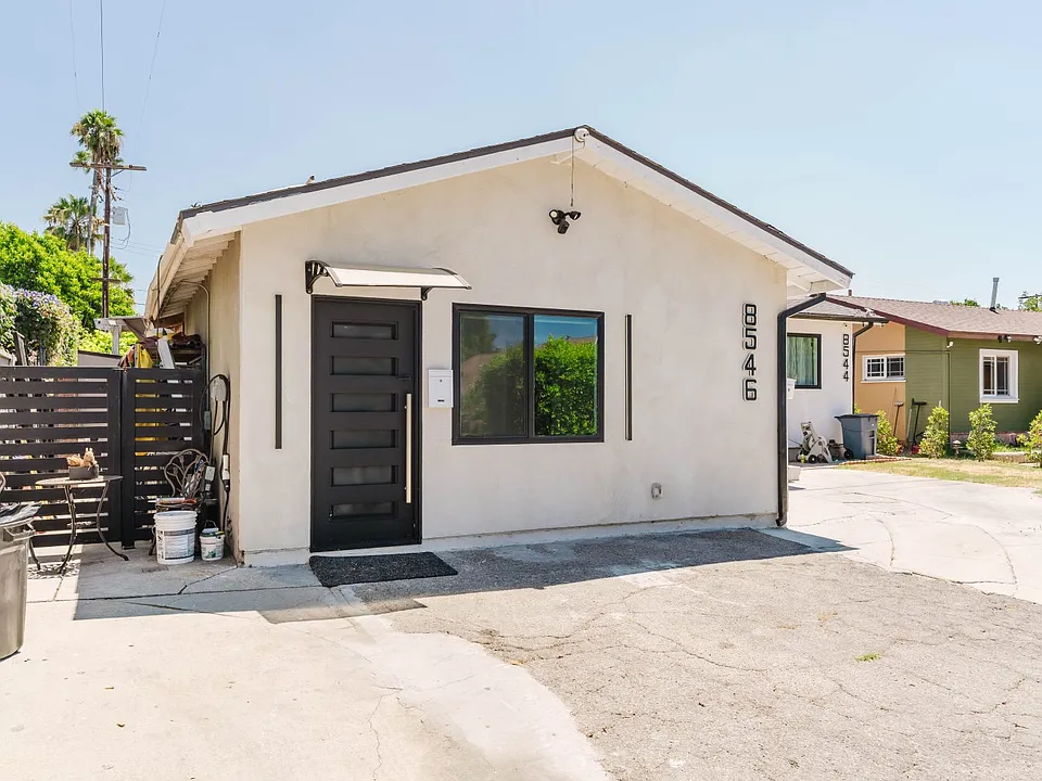 8546 Wisner Ave