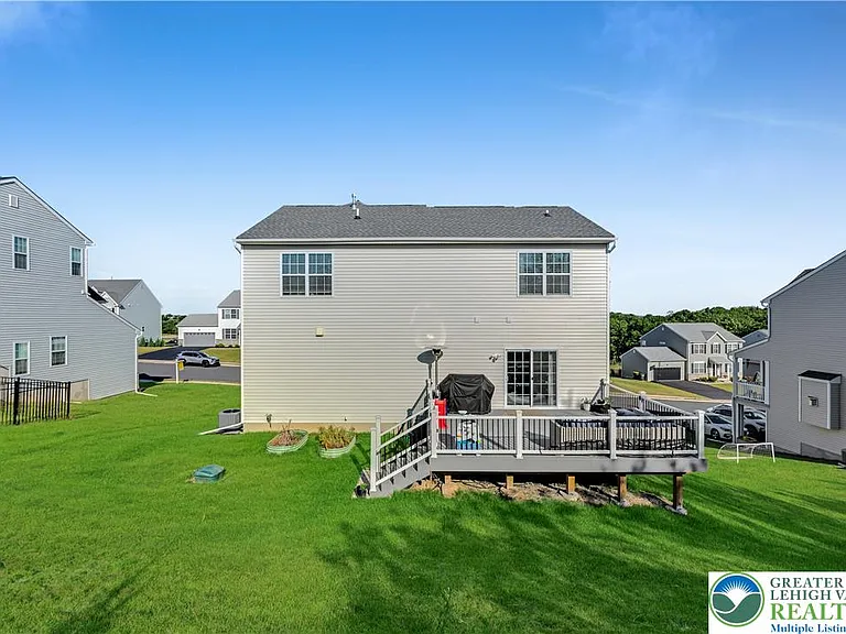 5044 Bellflower Dr — Photo 8