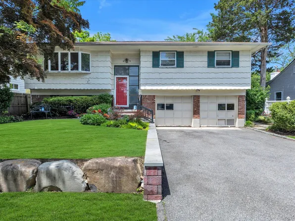 261 W Pulaski Road, Huntington Station, NY 11746