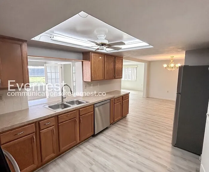 7810 Cayuga Dr — Photo 1