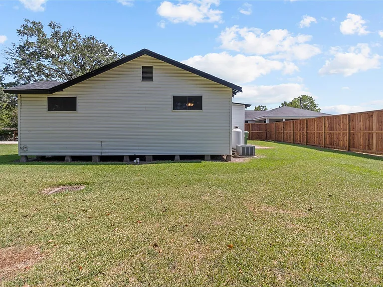 802 Collins St — Photo 10