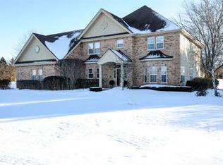 6N090 E Ridgewood Dr, St Charles, IL 60175