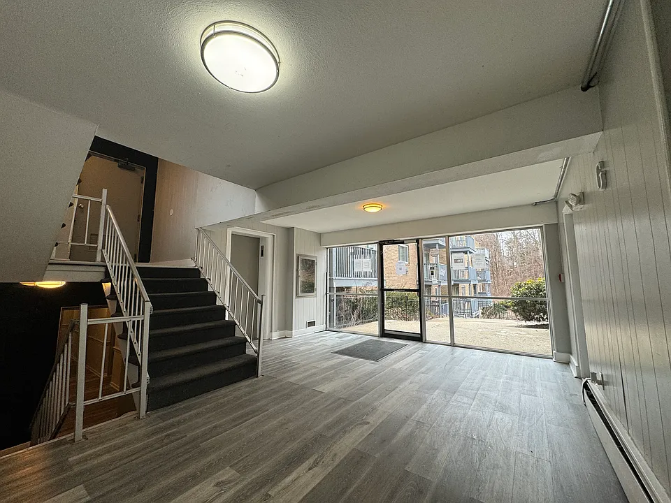 259B Oakville Ave #B-20