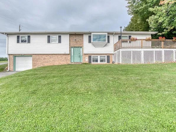 712 Middle Ave, Marion, VA 24354