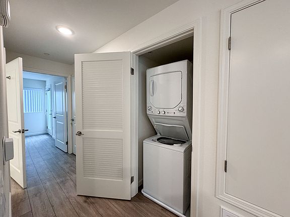 5th image of 891 Turquoise St #208
