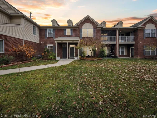 29871 Fox Run Cir #124A, Warren, MI 48092