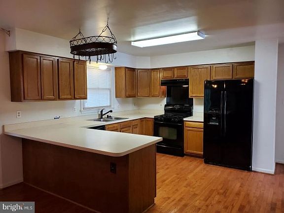 4th image of 15135 Knickerbocker Dr