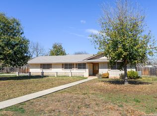 1304 Acorn Rd, Hondo, TX 78861