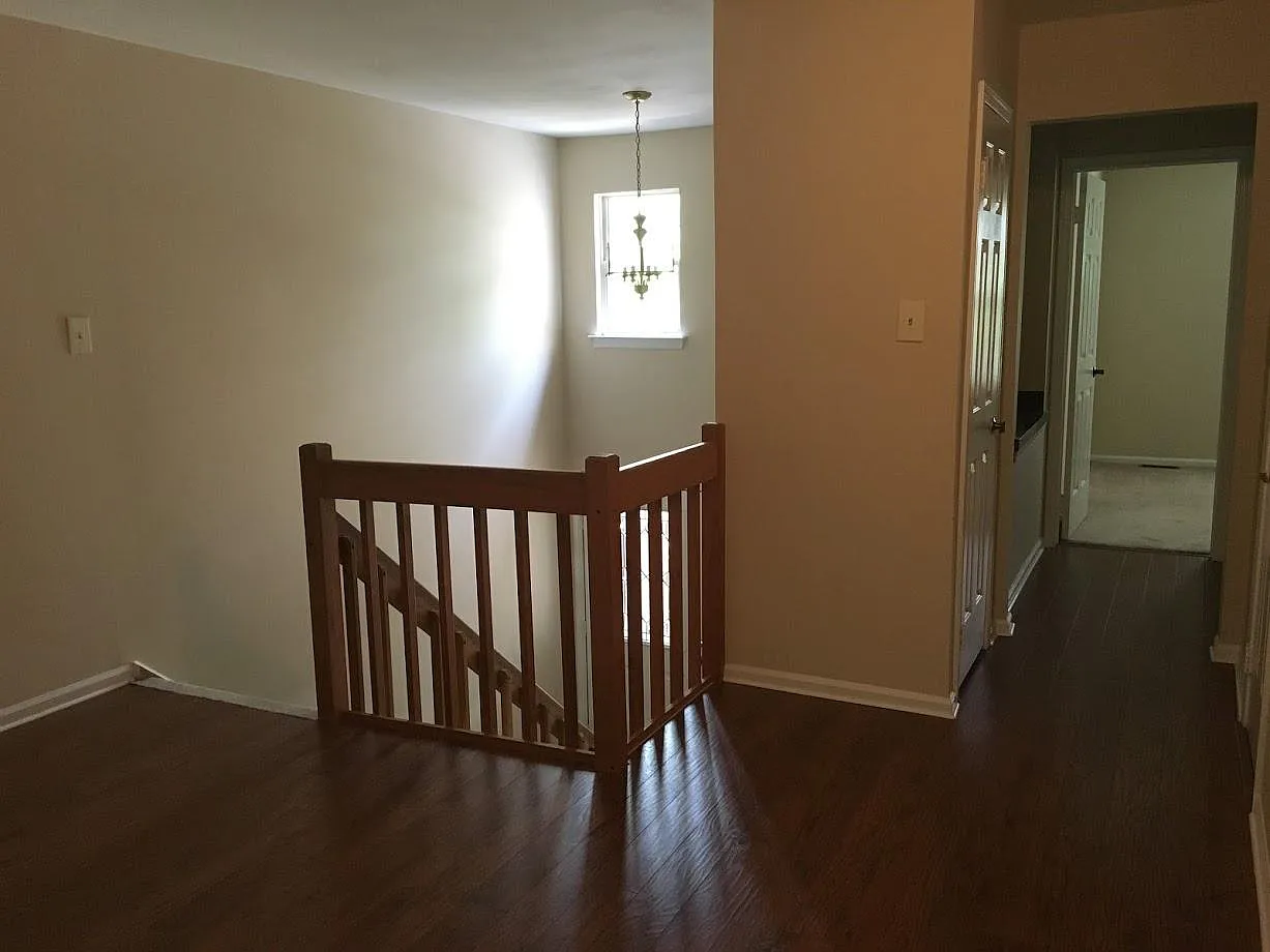 3 bed, 2.5 bath, 1600 sqft, $3,450 — Photo 4