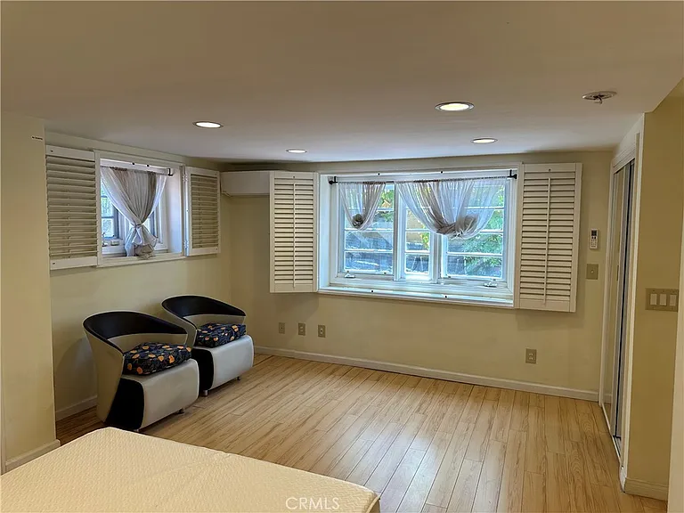 10338 Eastborne Ave — Photo 13