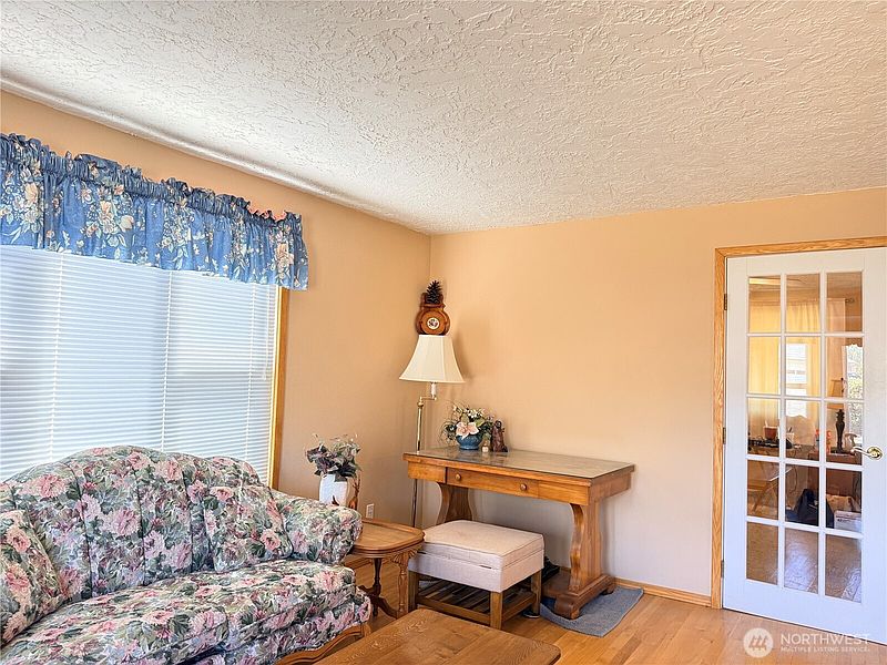 5th image of 115 Holly Park Street