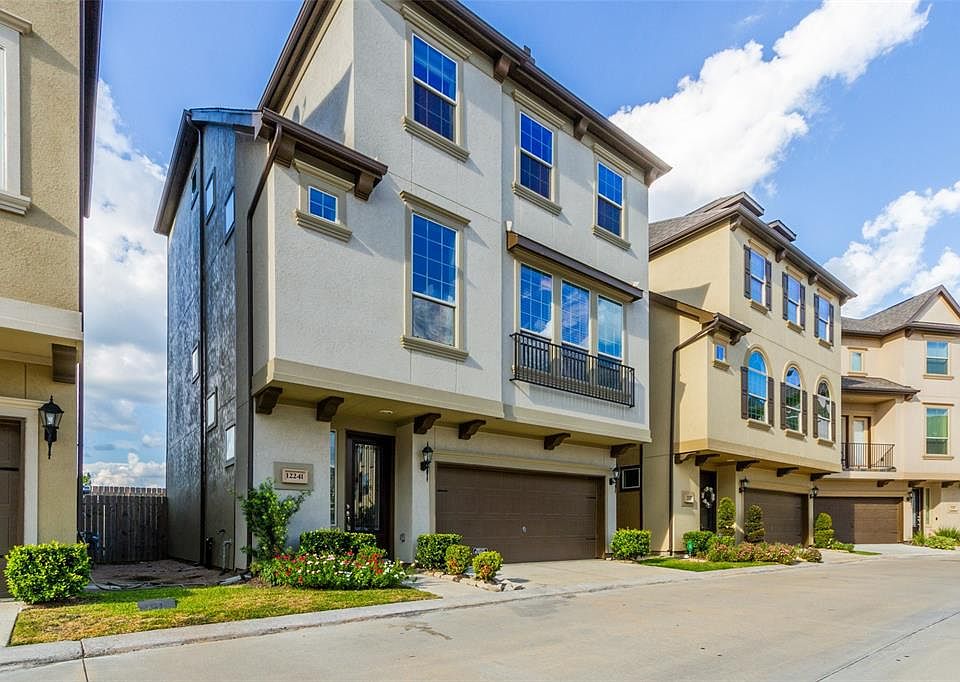 1st image of 12241 Oxford Crescent Cir