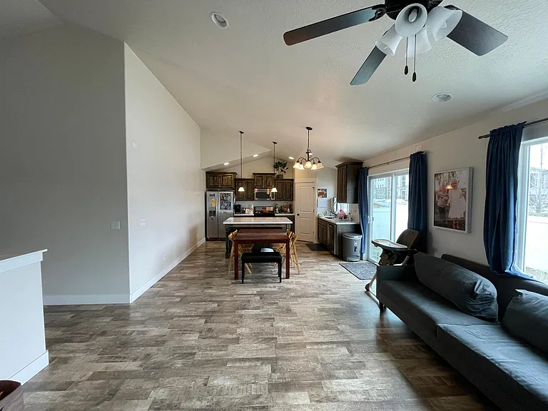 554 E Old Mill Dr — Photo 5
