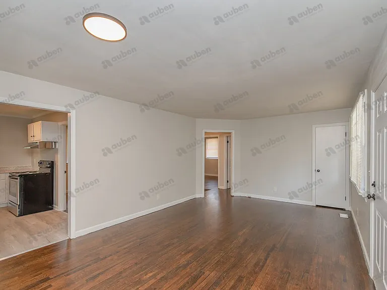 109 Vanderbilt Cir — Photo 5