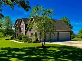 W330S8605 Isabelle Dr, Mukwonago, WI 53149