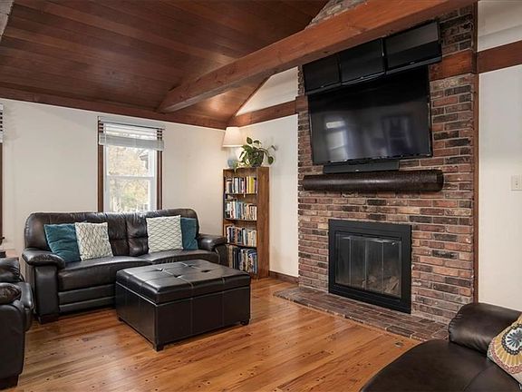 3rd image of 9 Mount Airy Ct
