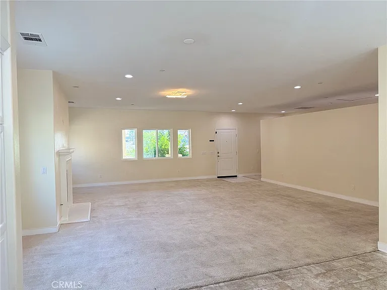 2975 Gibson St — Photo 7