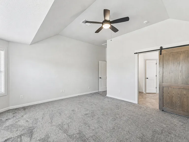 6509 NW 150th Ter — Photo 22