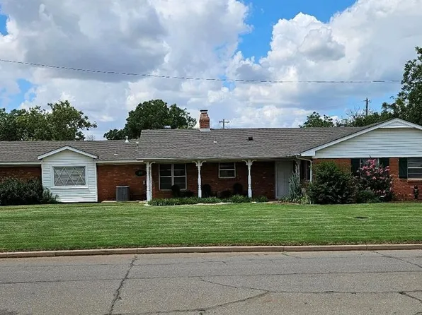 201 Lakeside Dr, Altus, OK 73521