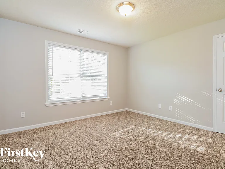 168 Crossing Dr — Photo 10