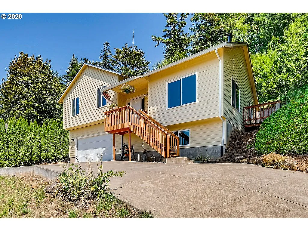520 SE Espinosa St photo 1