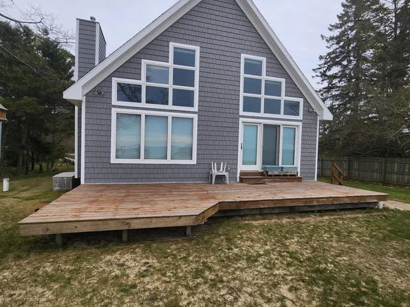 6432 Lakeshore Rd, Manistee, MI 49660