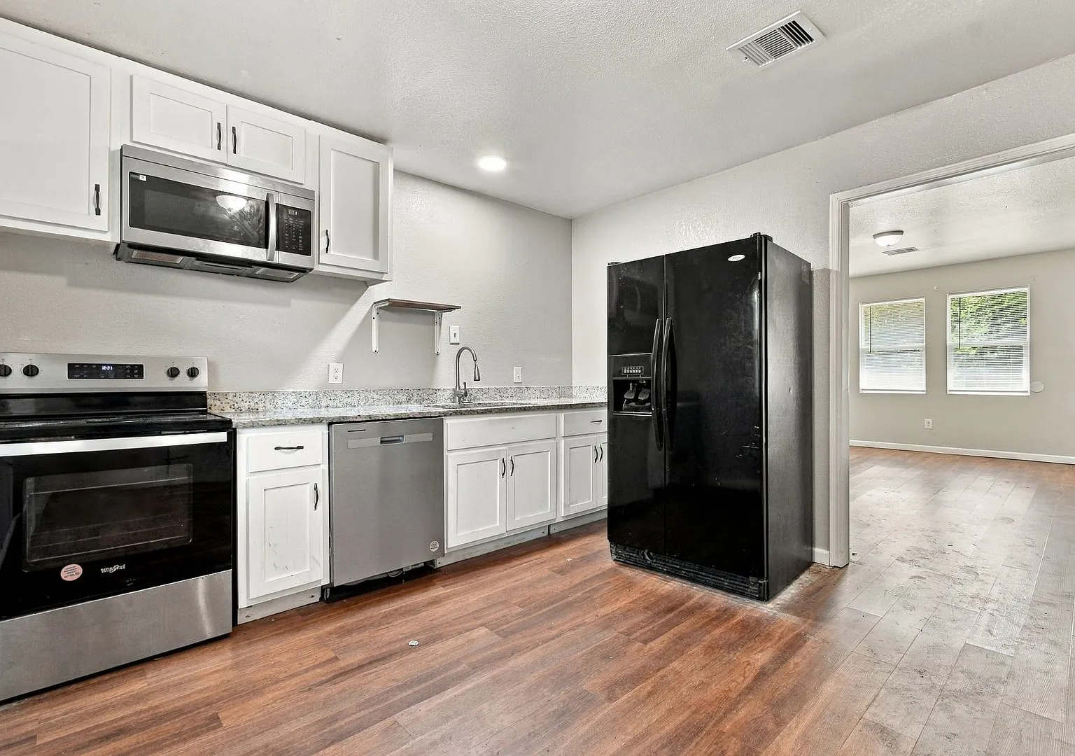Charming 2-Bedroom Duplex in Tulsa — Photo 4