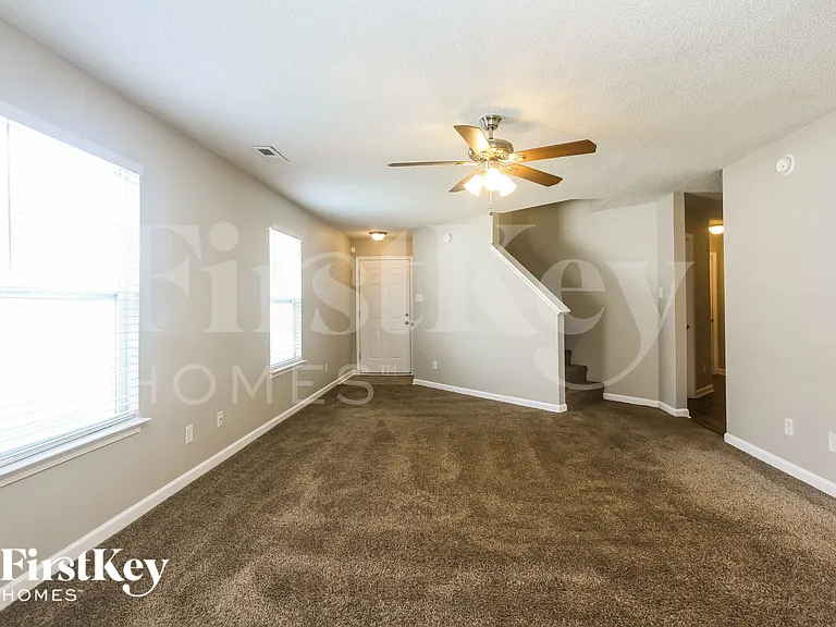 10672 Glenayr Dr — Photo 3