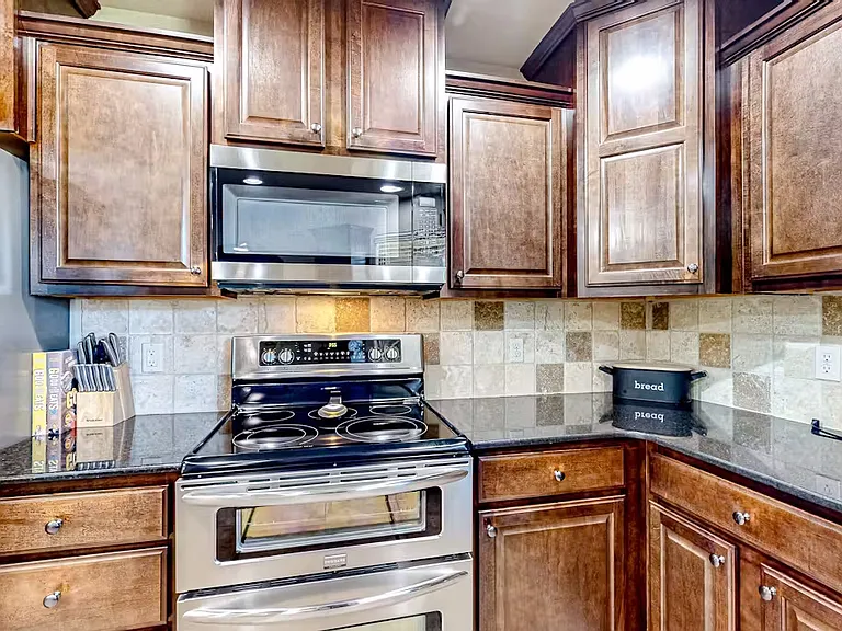 3704 SW High Point Ave — Photo 8