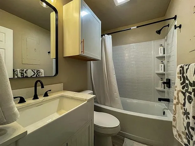 923 E Virginia Ave — Photo 15