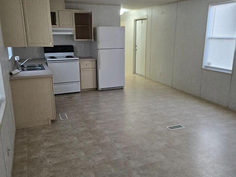 12847 Oak Rd #16 — Photo 5