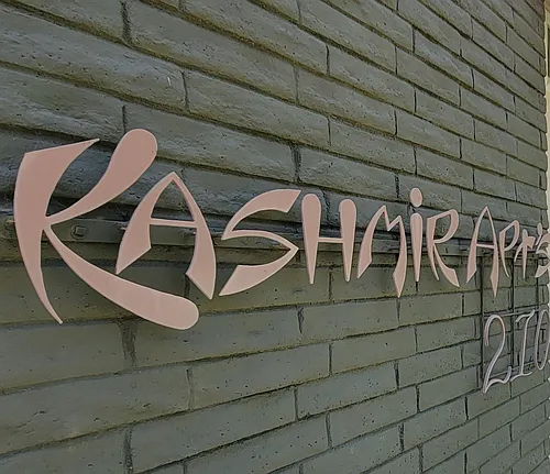 Kashmir Apartments Photo 1