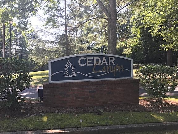 2nd image of 916 Cedar Crk S