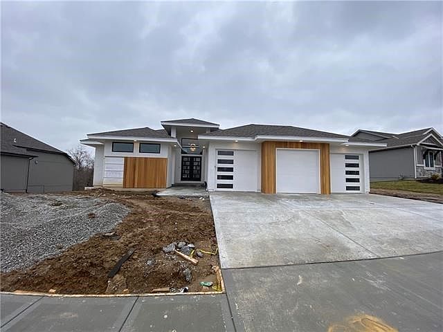2nd image of 14886 Thousand Oaks Pl