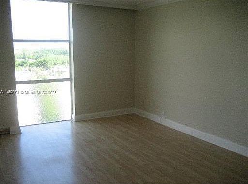 5th image of 2350 NE 135th St APT 914