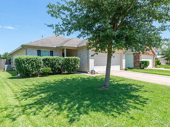 Another view of front yard and well maintained house.