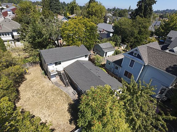 5th image of 3907 SE Salmon St