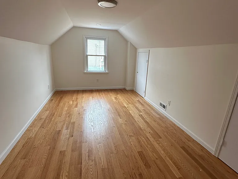 11 Colony St — Photo 13
